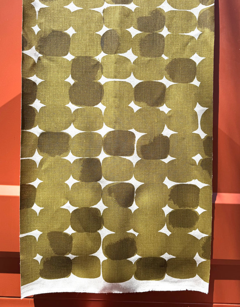 Stoney Seaweed - heavyweight linen cut piece 58cm x 140cm