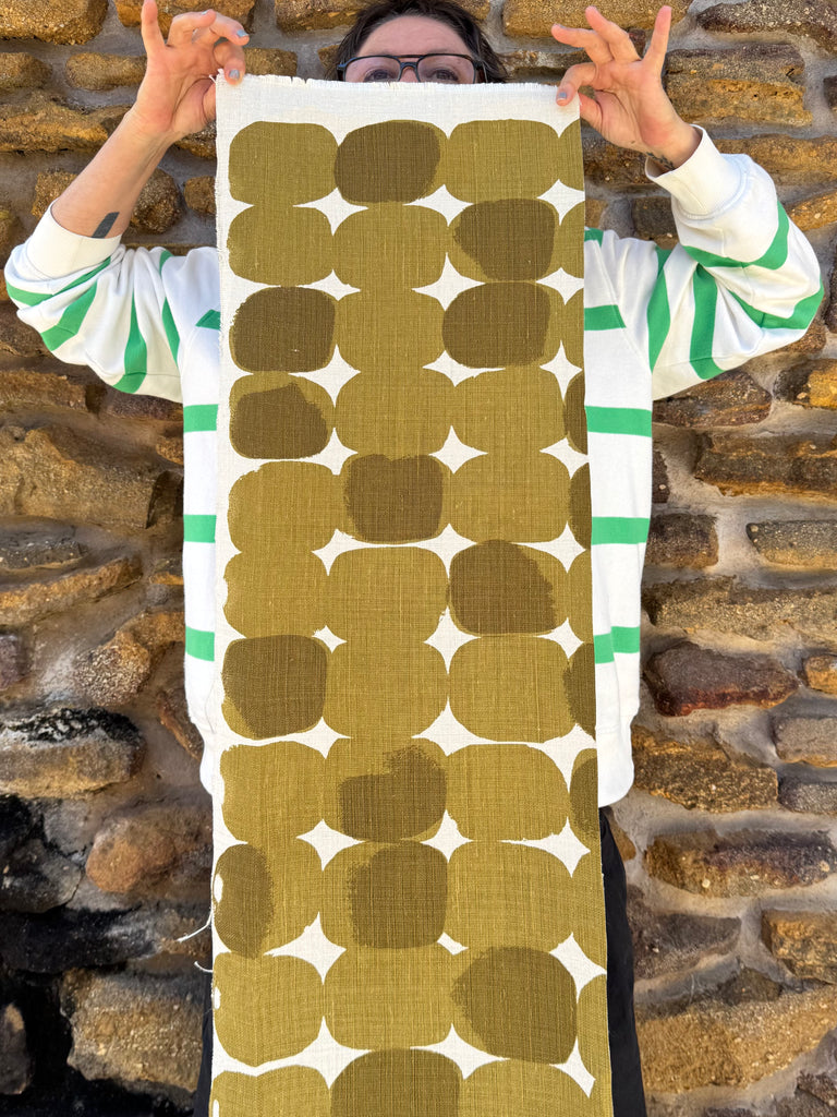 Stoney Seaweed - heavyweight linen cut piece 32cm x 140cm